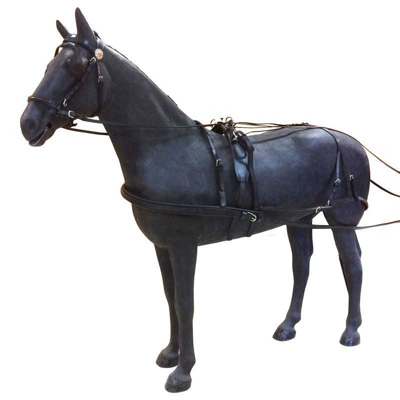 enganche-con-pechopetral-para-un-caballo enganche-con-pechopetral-para-un-caballo