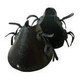 estribo-de-metal-con-proteccion-de-cuero-paso-estrecho