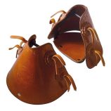 estribo-de-metal-con-proteccion-de-cuero-paso-estrecho