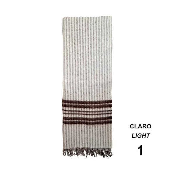 Manta estribera de lana alistada